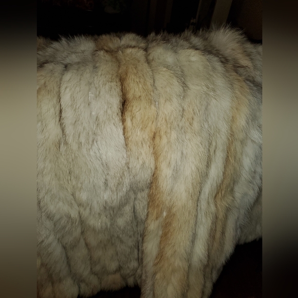 FULL & FLUFFY! FINLAND FOX FUR COAT by NIKI M - Picture 4 of 8